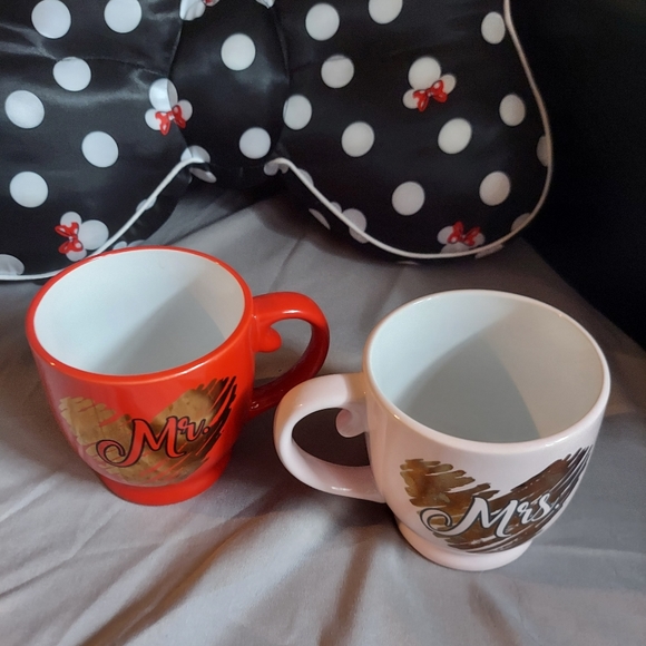 Bridal Party Gifts Mr & Mrs Mugs - Picture 2 of 4